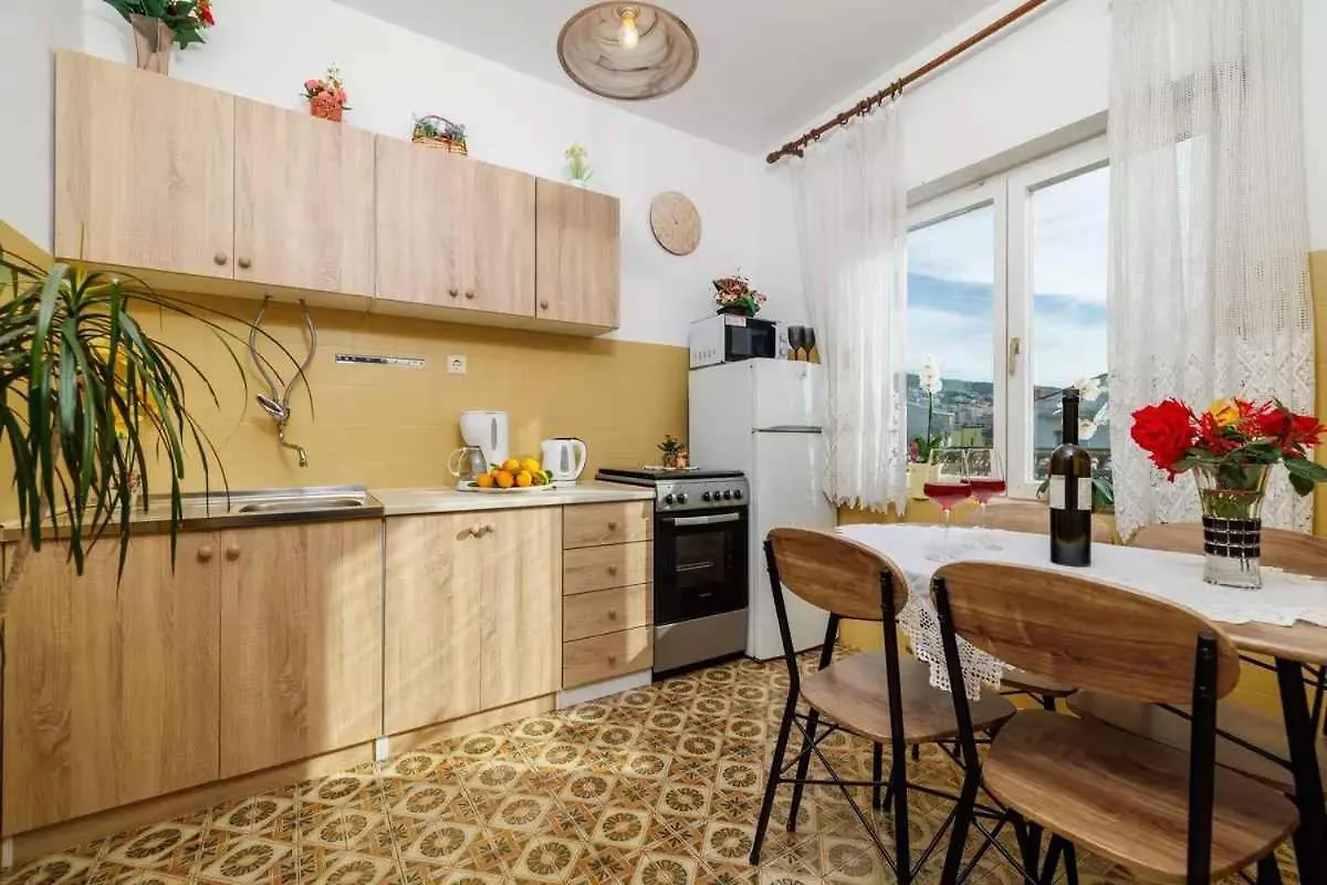 Three-Bedroom Apartment In Crikvenica I