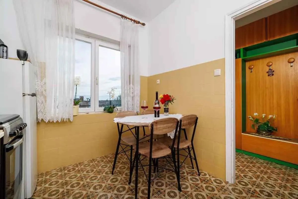 Three-Bedroom Apartment In Crikvenica I